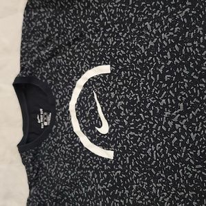 T-shirt nike
